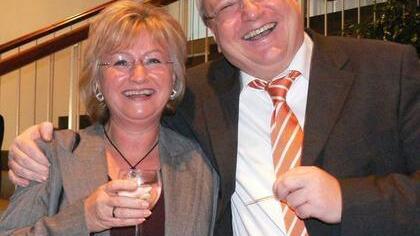 Zwei Krankenhaus-Verwaltungsleiter in trauter Zweisamkeit. - Zwei Krankenhaus-Verwaltungsleiter in trauter Zweisamkeit. Sigrid
Lommel (St. Josef) und Adrian Schmuker (Leopoldina). Zwei Krankenhaus-Verwaltungsleiter in trauter Zweisamkeit. - Zwei Krankenhaus-Verwaltungsleiter in trauter Zweisamkeit. Sigrid
Lommel (St. Josef) und Adrian Schmuker (Leopoldina).
