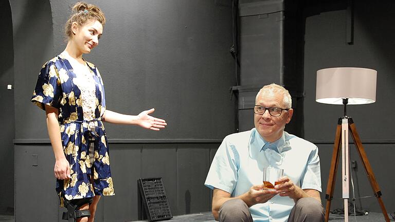 Adeliya Sagitova (als Senga Quinn) und Thorsten Rock (als Ever Montgomery) begeisterten das Publikum im Theater Chambinzky. Adeliya Sagitova (als Senga Quinn) und Thorsten Rock (als Ever Montgomery) begeisterten das Publikum im Theater Chambinzky.