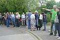 In der Kurve in der Mainstraße sollte der Bordstein weiter abgesrenkt werden, damit Wasser leichter zum Main hin abfließen kann.