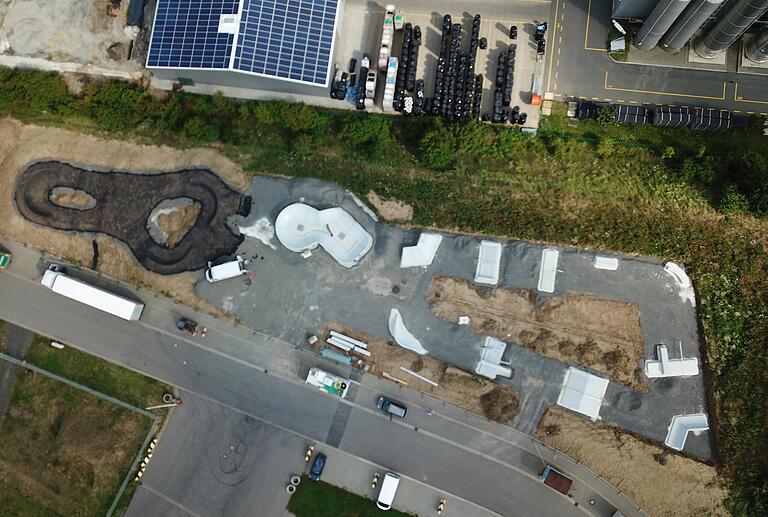 Auf rund 3500 Quadratmetern entsteht im Knetzgauer Industriegebiet ein Skate- und Bikepark, der Strahlkraft über die Grenzen der Gemeinde hinaus erzielen soll.