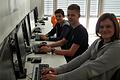 Den ersten Platz als Team erreichten die Haßfurter Gymnasiasten (von vorne) Nikolas Finke, Moritz Merkel und Felix Schuster bei der Hacking-Challenge der Hochschule Augsburg.