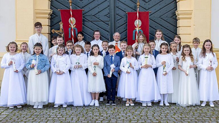 Die Kommunionkinder in Oberschwappach.