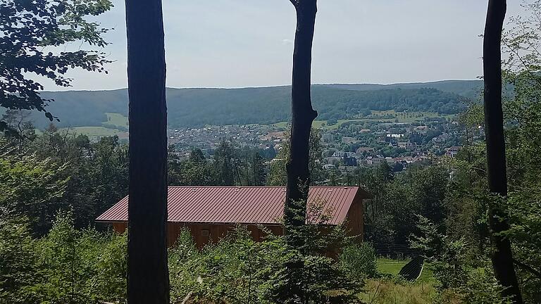 Der Schloßmannblick ist nicht nur ein Aussichtspunkt in Lohr, sondern auch auch ein Ort des Gedenkens an den Lohrer Ehrenbürger Joseph Schloßmann. Der Schloßmannblick ist nicht nur ein Aussichtspunkt in Lohr, sondern auch auch ein Ort des Gedenkens an den Lohrer Ehrenbürger Joseph Schloßmann.