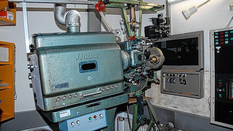 Als wäre gestern erst Schluss gewesen: Die alte Technik im Roxy &ndash; wie hier der Filmvorführapparat &ndash; ist noch top in Schuss.
