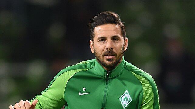 Claudio Pizarro       -  Werder-Stürmer Claudio Pizarro soll bei den Bremern die Jokerrolle übernehmen und Talente im Profikader fördern.