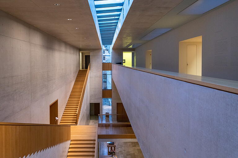 Die zentrale Treppenhalle des von Volker Staab entworfenen Museums Georg Schäfer. Die zentrale Treppenhalle des von Volker Staab entworfenen Museums Georg Schäfer.