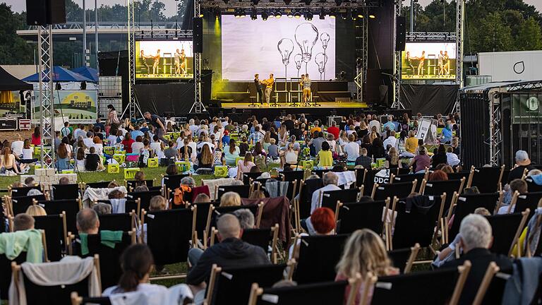 Ausgelassene Stimmung beim Kultursommer 2021 auf dem Schweinfurter Kessler Field bei einer Performance der DDC Schweinfurt.