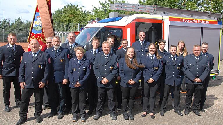 Das neue Löschfahrzeug ist der Stolz der Freiwilligen Feuerwehr Hoheim. Damit können die Floriansjünger aus dem Kitzinger Stadtteil auch selbstständig Erstangriffe durchführen. Das neue Löschfahrzeug ist der Stolz der Freiwilligen Feuerwehr Hoheim. Damit können die Floriansjünger aus dem Kitzinger Stadtteil auch selbstständig Erstangriffe durchführen.