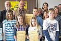 Freuten sich über das tolle Sammel-Ergebnis: Schulamtsdirektorin Ruth Krauß (von links), Irene Baumeister, Schulleiter Egon Bauß (Nordheim), SWU-Schatzmeister Manfred Domes, stellvertretende Schulleiterin Gabriele Haid (Ostheim), Schulleiterin Sabina Urban (Bastheim), Ines Senf, Hermann Leicht (früherer Schulleiter in Nordheim) und Monika Werner (stellvertretende Schulleiterin Bastheim).