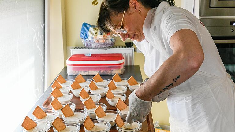 Nachtisch und Kuchen zum Nachmittagskaffee werden täglich selbst in der Kürnacher Tagespflege zubereitet.