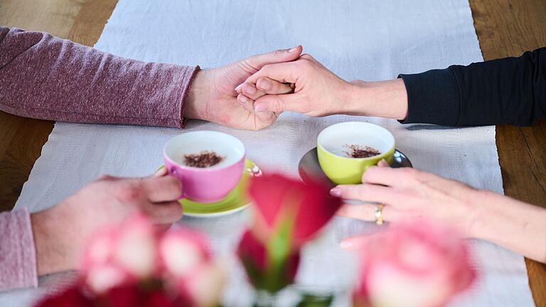 Valentinstag       -  Gemeinsame Zeit kann man Last-Minute in Form eines Gutscheins verschenken.