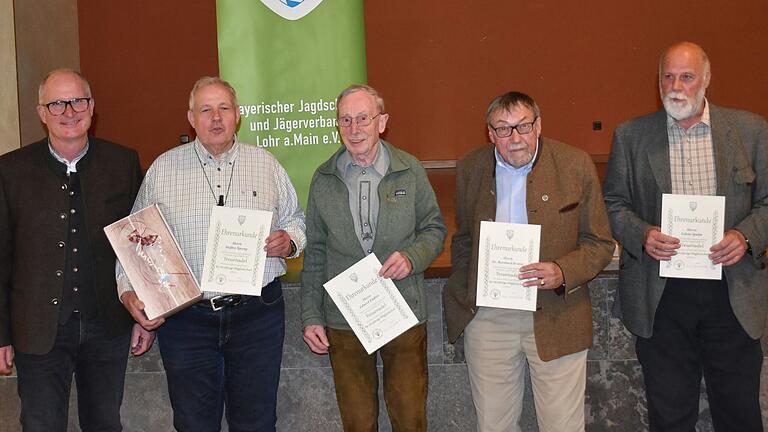 Auf dem Foto (von links): Vorsitzender Stephan Amend, Steffen Spreng, Eduard Endres, Bernhard Kranig und Edwin Spahn.