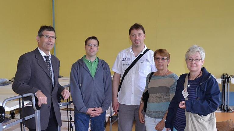Großes Engagement für die Flüchtlinge: Landrat Thomas Schiebel (von links), Arno Stockmann (Bauverwaltung Landratsamt), Dieter Weigand (Leiter „Soziale Angelegenheiten“), Cornelia Fuchs (Mitglied im Helferkreis) und Lydia Gröbner (Flüchtlingsberaterin der Caritas Main-Spessart). Großes Engagement für die Flüchtlinge: Landrat Thomas Schiebel (von links), Arno Stockmann (Bauverwaltung Landratsamt), Dieter Weigand (Leiter „Soziale Angelegenheiten“), Cornelia Fuchs (Mitglied im Helferkreis) und Lydia Gröbner (Flüchtlingsberaterin der Caritas Main-Spessart).