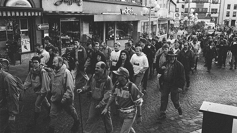 Legendär: der Bonnmarsch. 42 Metaller protestierten mit dem 320-Kilometer-Marsch medienwirksam gegen die Massenentlassungen.