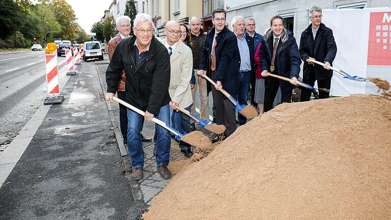 Mit dem Spatenstich am Röntgenring für die Radachse 3 wurde ein weiterer Baustein im Radverkehrkonzept begonnen.