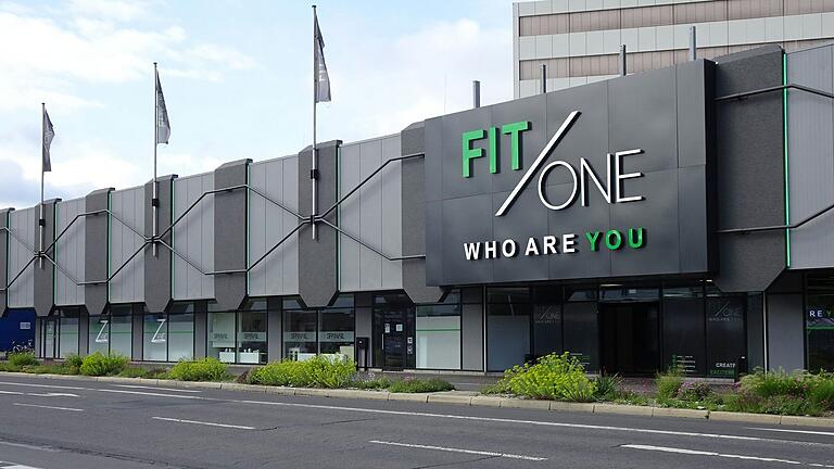 Seit 2018 gibt es das 6000 Quadratmeter große Fitnessstudio Fit/One in der Nürnberger Straße in Würzburg. Seit 2018 gibt es das 6000 Quadratmeter große Fitnessstudio Fit/One in der Nürnberger Straße in Würzburg. 