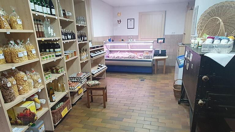 Der Hofladen von Familie Schäfer in Kleinlangheim bietet neben Fleisch auch Nudeln und Essig. Der Hofladen von Familie Schäfer in Kleinlangheim bietet neben Fleisch auch Nudeln und Essig.