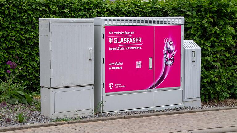 Zum Eigenausbau der Telekom in Karlstadt sollen nun noch Fördermittel des Bundes kommen. Dadurch könnten weitere Bereiche des Stadtgebiets mit schnellerem Internet versorgt werden. Zum Eigenausbau der Telekom in Karlstadt sollen nun noch Fördermittel des Bundes kommen. Dadurch könnten weitere Bereiche des Stadtgebiets mit schnellerem Internet versorgt werden.
