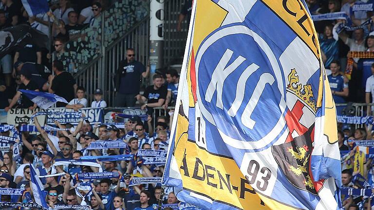 Karlsruher SC SC Paderborn Deutschland Karlsruhe 12 05 2018 Fussball 3 Liga Saison 2017 2018       -  Volle Ränge, prächtige Stimmung: So soll es auch am Samstag beim Gastspiel der Kickers im Karlsruher Wildpark ausschauen. Die Rothosen wollen beim Stadion-Abschied aber ein &bdquo;ekliger Gast&ldquo; sein.