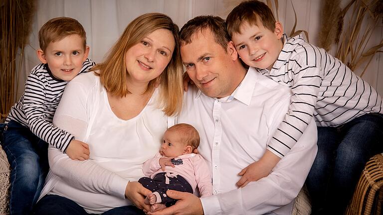 Katharina und Thorsten Griebel mit ihren Kindern Simon, Moritz und Marie Antonia.