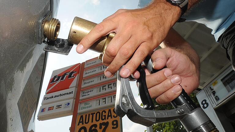 Ein Unbekannter versuchte am Montag in Tauberbischofsheim vergeblich Erdgas zu tanken und ließ anschließend versehentlich den Tankschlauch stecken.