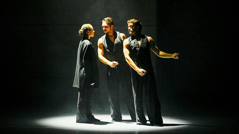 'Emily's Room', ein poetisches Trio mit Debora di Biagi, Mirko Ingrao und Blai López Sánchez. 'Emily's Room', ein poetisches Trio mit Debora di Biagi, Mirko Ingrao und Blai López Sánchez.