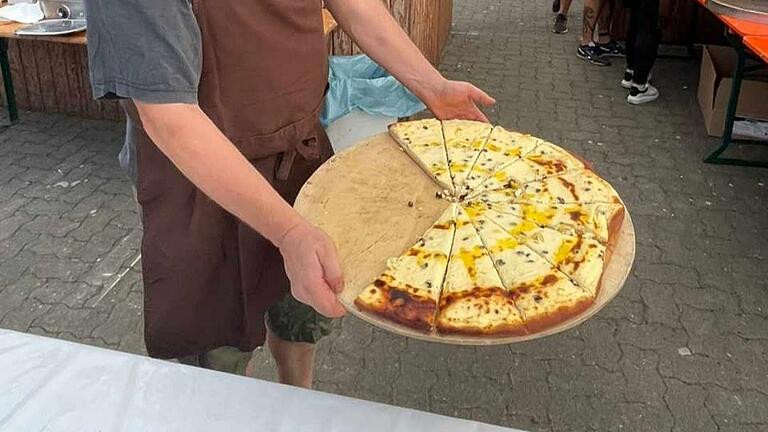 Die Spezialitäten, die beim Backofenfest in Burghausen serviert werden, stammen allesamt von überlieferten alten Rezepten aus der Hausfrauenküche des 260-Seelen-Dorf.