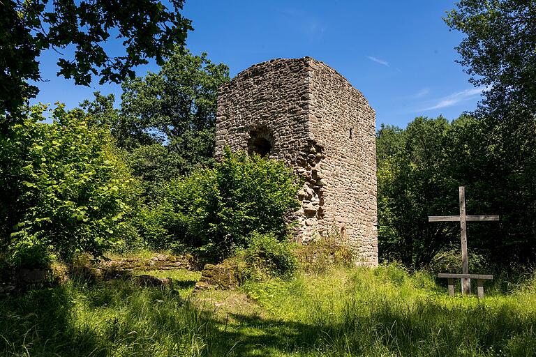 Sehenswert ist die Ruine Mauerschädel am Ortsrand von Filke, die als historisches Zeugnis im Kampf alter Adelsgeschlechter besteht. Die Ruine liegt direkt an der Landesgrenze zwischen Thüringen und Bayern. Sehenswert ist die Ruine Mauerschädel am Ortsrand von Filke, die als historisches Zeugnis im Kampf alter Adelsgeschlechter besteht. Die Ruine liegt direkt an der Landesgrenze zwischen Thüringen und Bayern.