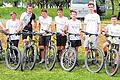 Das erfolgreiche Mountainbike-Team der Höchberger Leopold-Sonnemann-Realschule: (von links) Sportlehrerin Yvonne Jungbauer, Florian Schwamm, Amelie Kranig, Lea Winter, Camillo Fandrich, Justus Wagenhäuser, Tom Pohlers, Fabio Volderauer, Sean Mc Bride, Simon Hajer, Niklas Lehmann, Philipp Nöth, Johannes Kranig sowie Stützpunktleiter Frank Kuß.