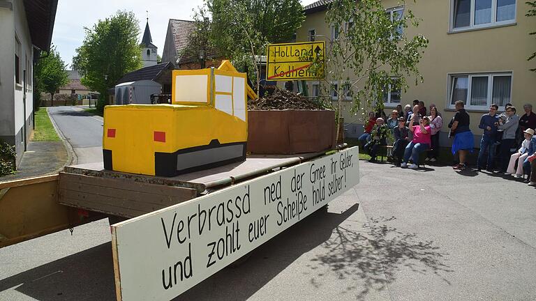 Liebevoll waren einige Geschichten auf Motivwagen verewigt. Liebevoll waren einige Geschichten auf Motivwagen verewigt.