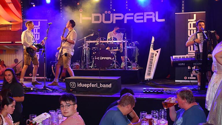 Die Band I-Düpferl rockte am Freitag den Abend der Betriebe.