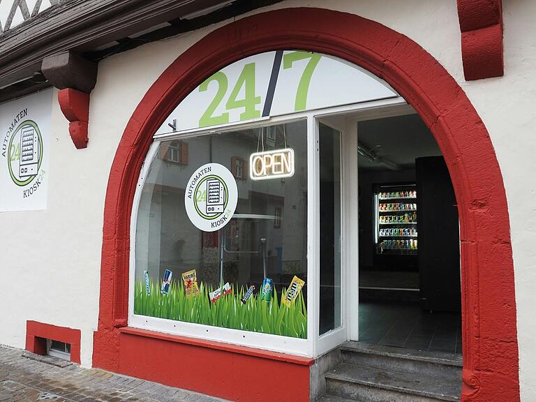 Nächtlicher Lärm und Müll: Anwohner und Anwohnerinnen der Innenstadt fühlen sich durch den Automatenladen in der Langgasse gestört. Nächtlicher Lärm und Müll: Anwohner und Anwohnerinnen der Innenstadt fühlen sich durch den Automatenladen in der Langgasse gestört.