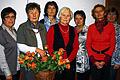 Ein Korb voller Rosen: Den neuen Vorstand bilden (von links) Anita Kleinmichel, Lydia Bach, Andrea Dürr, Christel Kraft, Agnes Kraus, Agathe Stolzenberger-Michelbach und Annerose Lutz.