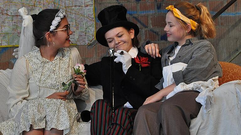 Tolle schauspielerische Leistungen boten die Schüler des Regiomontanus-Gymnasium Haßfurt in der &bdquo;Ziegelei&ldquo; in Rügheim.