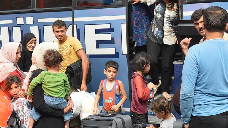 Geschafft: Am Montag gegen 13 Uhr kamen die ersten Flüchtlinge in Bad Kissingen an.