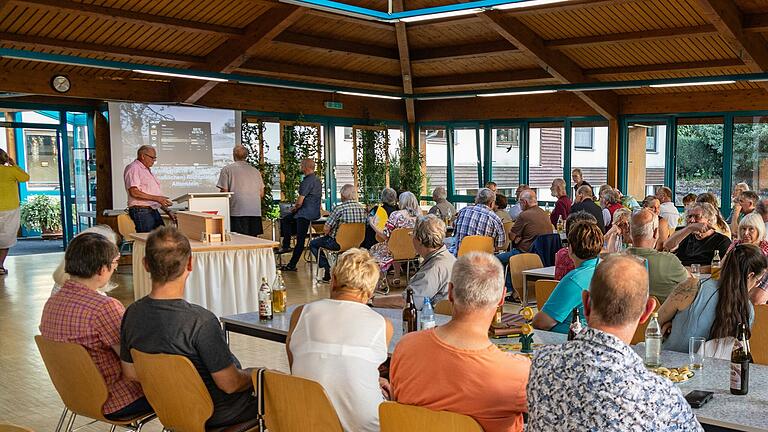 75 historisch interessierte Menschen kamen nach Altenstein.