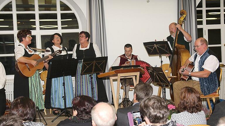 In der ganzen Region zu erleben: Auch beim Volksmusikfest in Kloster Banz darf die Rhöner Hoibüche Muisig nicht fehlen Bildrechte: Hoibüche Muisig