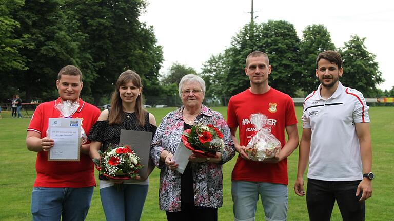 Das Foto zeigt (von links): Max Scholz, Ramona Albert, Renate Schwab, Nicolai Albert und Ehrenamtsbeauftragten Patrick Wiesmann.