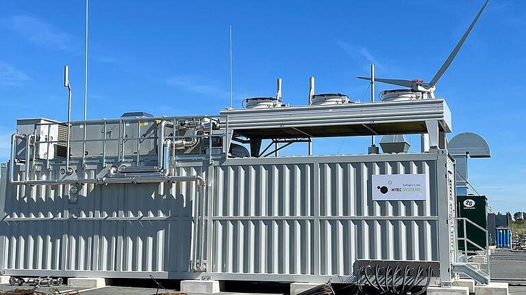 Mit dem Bau eines Elektrolyseurs am Standort Knetzgau plant Kunststoffrohrproduzent Maincor einen weiteren Schritt in eine klimaneutrale und autarke Energieversorgung.