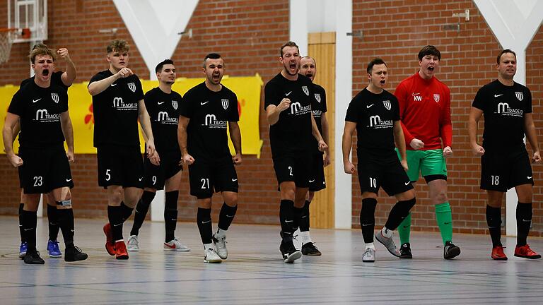 'Wir haben eine richtig gute Futsal-Truppe. Alle haben Bock drauf', sagt Jens Eiring über die Rottendorfer Mannschaft. Als Gastgeber erreichte der TSV das Endspiel und nimmt ebenfalls am Bezirksturnier in Rimpar teil. 'Wir haben eine richtig gute Futsal-Truppe. Alle haben Bock drauf', sagt Jens Eiring über die Rottendorfer Mannschaft. Als Gastgeber erreichte der TSV das Endspiel und nimmt ebenfalls am Bezirksturnier in Rimpar teil.