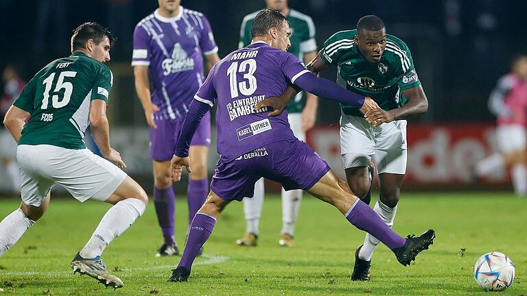 Steht er gegen Augsburg in der Startelf: Boris Nana Tonzi (rechts) ist ein Kandidat für die Innenverteidigung des FC 05 Schweinfurt. Steht er gegen Augsburg in der Startelf: Boris Nana Tonzi (rechts) ist ein Kandidat für die Innenverteidigung des FC 05 Schweinfurt.