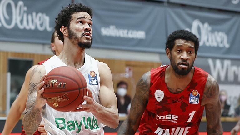 Münchens Nick Weiler-Babb (links) und Baskets-Neuzugang Perry Jones III. Münchens Nick Weiler-Babb (links) und Baskets-Neuzugang Perry Jones III.