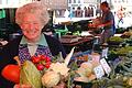 Ein Original auf dem Grünen Markt in Würzburg: Marktfrau Hermine Gernert, hier auf einem Foto von 2009.&nbsp;