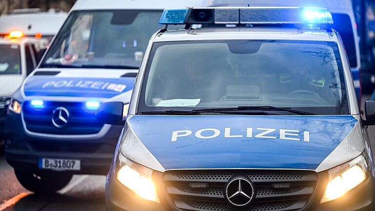 Polizei - Medienberichten zufolge handelt es sich um Clan-Kriminalität. (Symbolbild) Polizei - Medienberichten zufolge handelt es sich um Clan-Kriminalität. (Symbolbild)