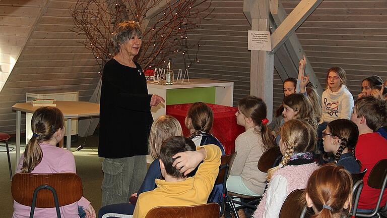 Kinderbuch-Autorin Gudrun Mebs las in der städtischen Mediothek.