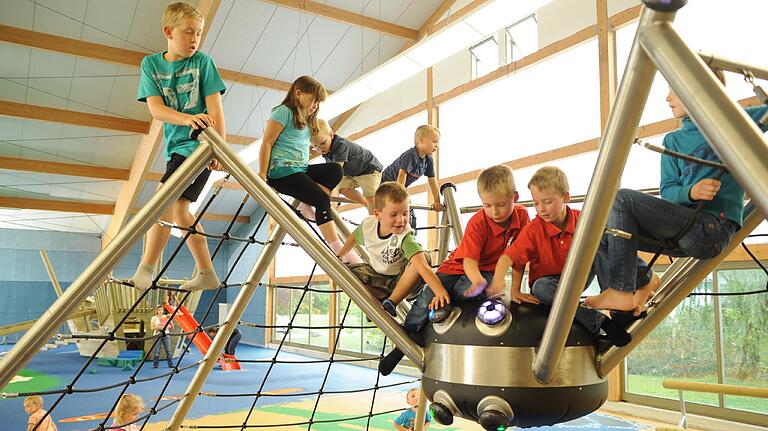 60 Prozent der Gäste im Hotel Sonnenhügel sind Familien mit Kindern. 60 Prozent der Gäste im Hotel Sonnenhügel sind Familien mit Kindern.