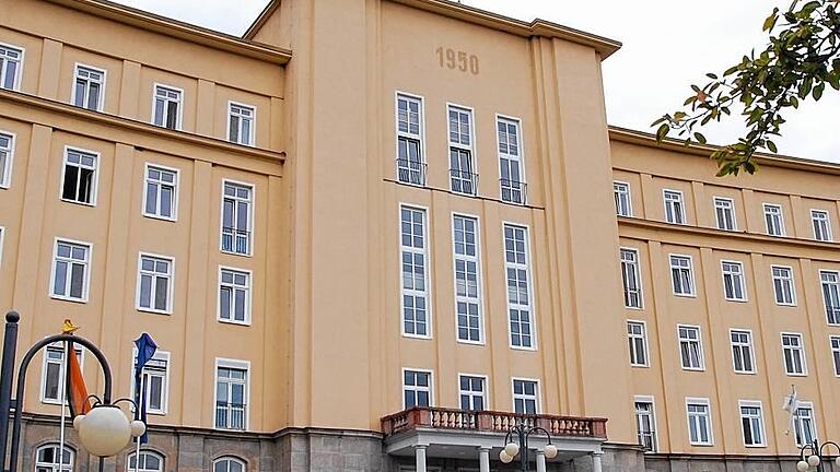 Dominiert Erlabrunn im Erzgebirge: Die Klinik mit 600 Angestellten. Dominiert Erlabrunn im Erzgebirge: Die Klinik mit 600 Angestellten.