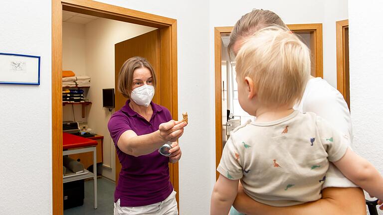 Die Kinderärztin Anja Hauth aus Schonungen (im Bild) und ihre Kolleginnen und Kollegen in und um Schweinfurt wiesen schon vor Monaten auf die angespannte Lage bei der kinderärztlichen Versorgung hin. Die Kinderärztin Anja Hauth aus Schonungen (im Bild) und ihre Kolleginnen und Kollegen in und um Schweinfurt wiesen schon vor Monaten auf die angespannte Lage bei der kinderärztlichen Versorgung hin. 