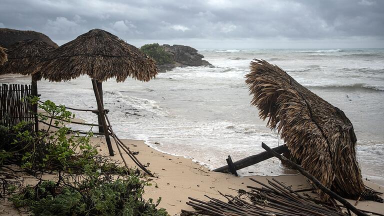 Hurrikan „Beryl” - Mexiko - In Mexiko und auf mehreren Karibikinseln hat der Sturm „Beryl” schon mit Hurrikan-Stärke gewütet. Hurrikan „Beryl” - Mexiko - In Mexiko und auf mehreren Karibikinseln hat der Sturm „Beryl” schon mit Hurrikan-Stärke gewütet.