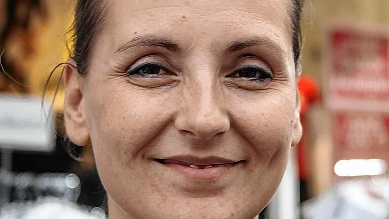 Sandra Schmitt, 37, Rödelsee: Ich weiß nicht, ob Schockbilder auf Zigarettenpackungen etwas bringen. Ich glaube, dass richtige Raucher sich davon nicht abschrecken lassen und weiter rauchen. Sandra Schmitt, 37, Rödelsee: Ich weiß nicht, ob Schockbilder auf Zigarettenpackungen etwas bringen. Ich glaube, dass richtige Raucher sich davon nicht abschrecken lassen und weiter rauchen.